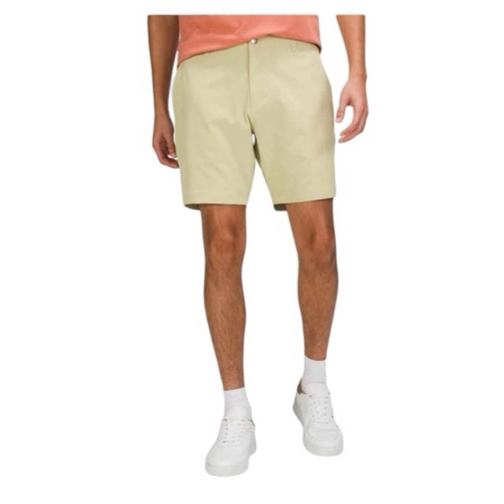 Lululemon Men’s Commission‎ classic shorts size 31 light green